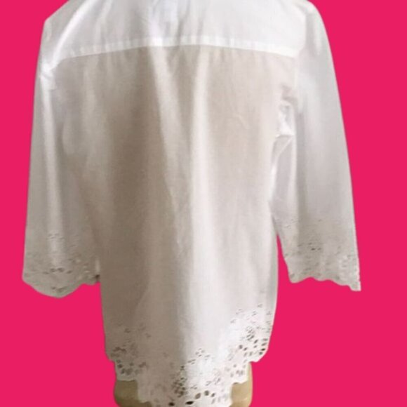 Chico’s white 100% cotton eyelet trim pleated bodice tunic Size Med - Picture 3 of 7